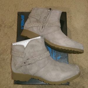 Teva Delavina taupe suede waterproof ankle boots